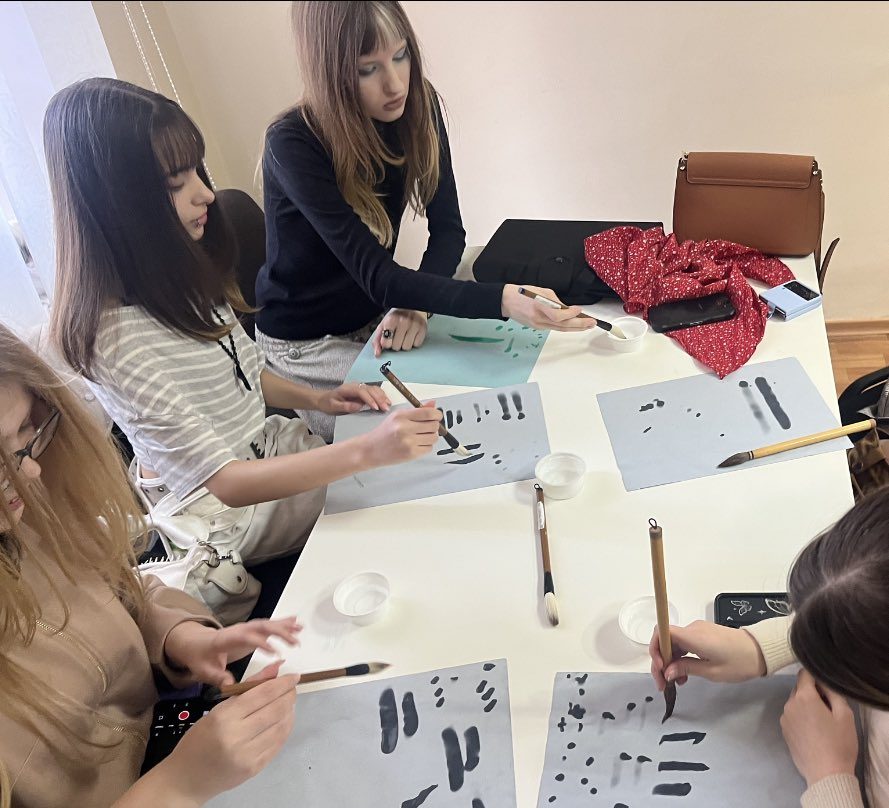 ドニプロ日本センターでの習字教室
